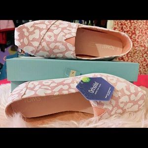 Women’s Tom’s Pink Flocked Glitter Chetah Brand New In Box